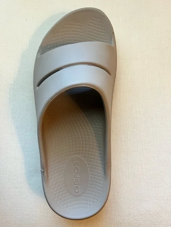 OOFOS Women's Recovery Slide Sandals in Taupe - Picture 7 of 10